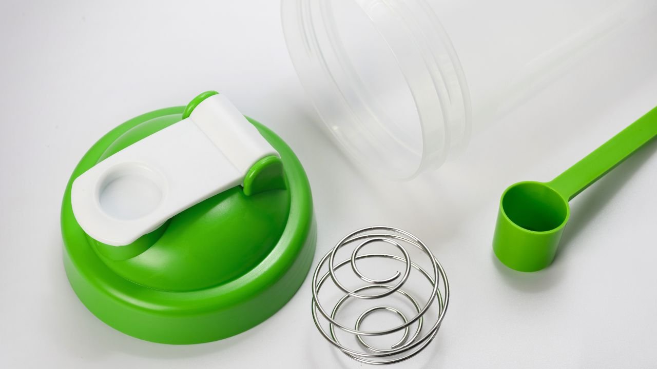 Todo sobre el vaso shaker de proteína: qué es y cómo funciona